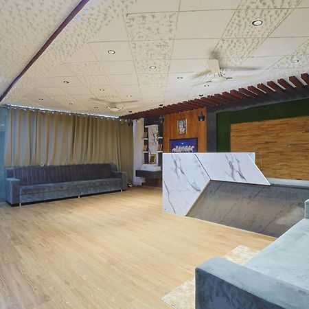 Hotel Monville Group Vadodara Ngoại thất bức ảnh
