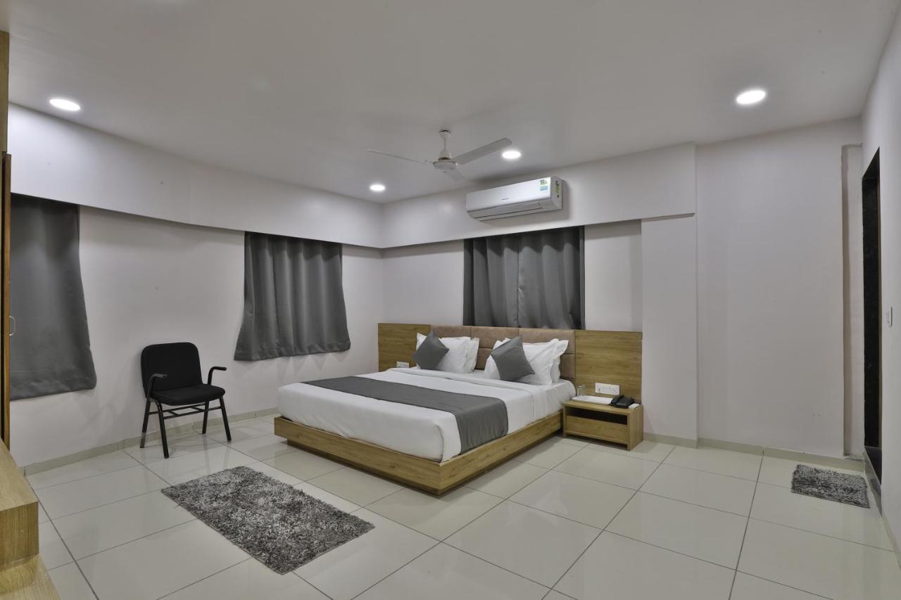 Hotel Monville Group Vadodara Ngoại thất bức ảnh