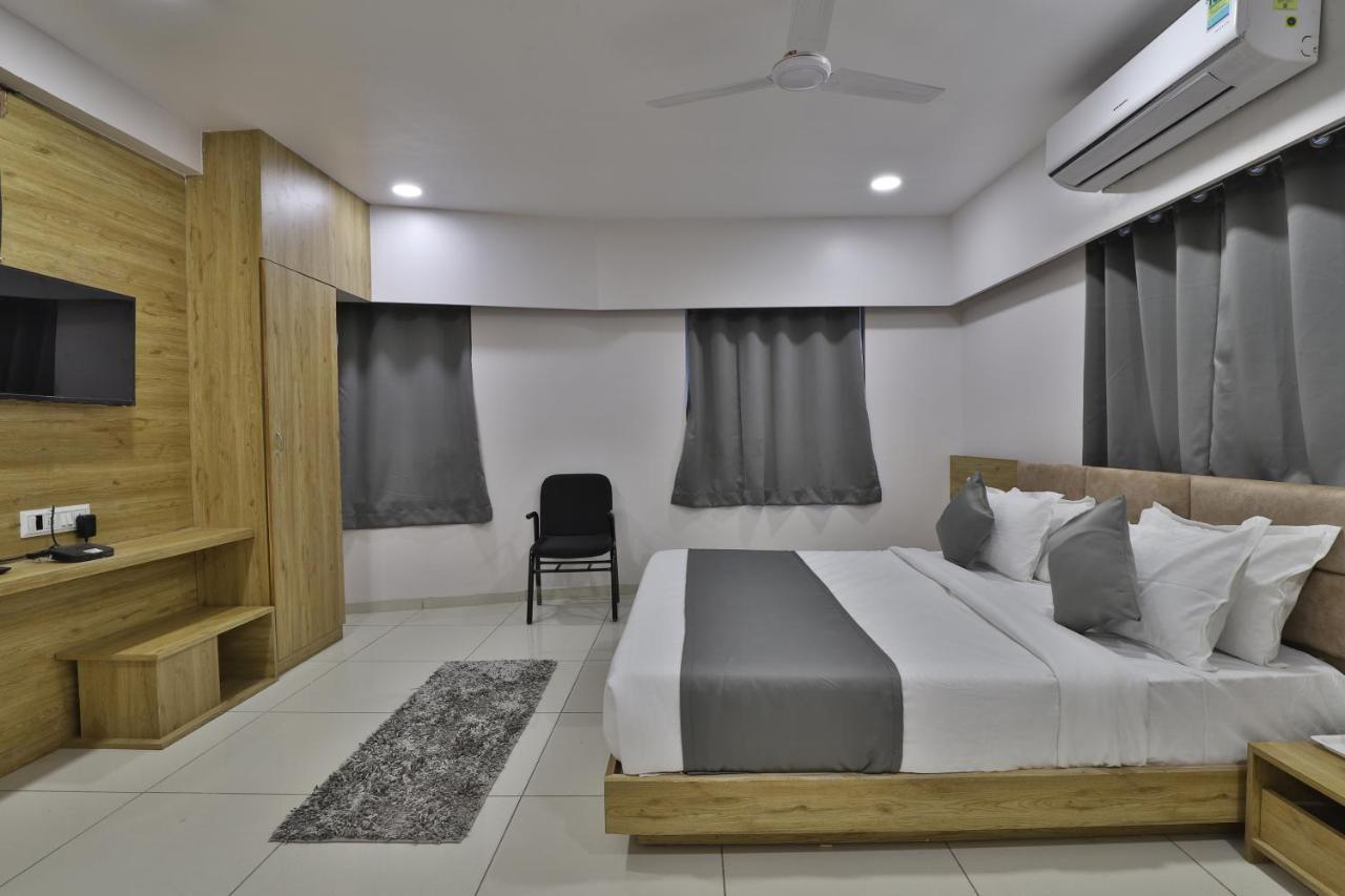 Hotel Monville Group Vadodara Ngoại thất bức ảnh