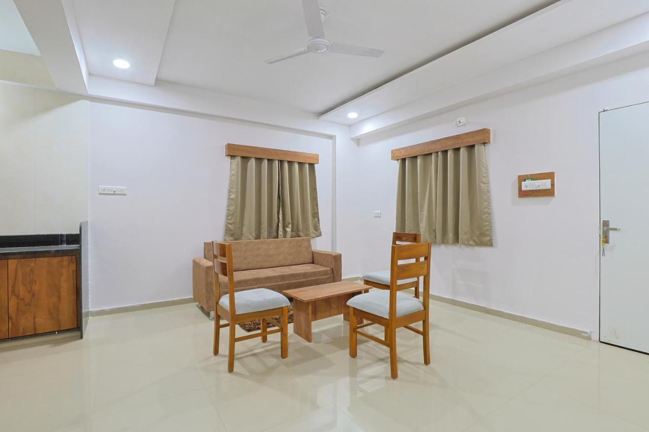 Hotel Monville Group Vadodara Ngoại thất bức ảnh