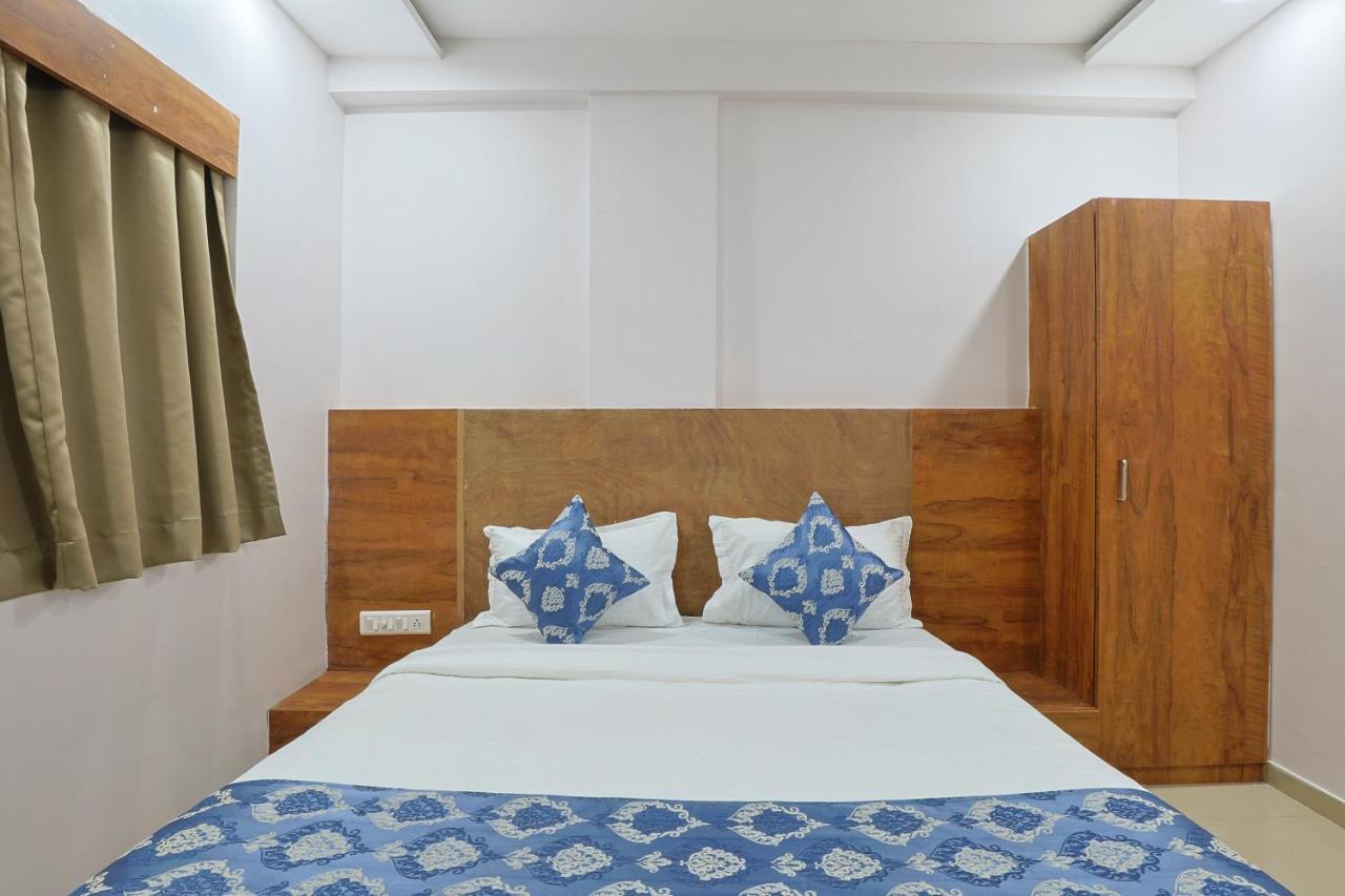 Hotel Monville Group Vadodara Ngoại thất bức ảnh
