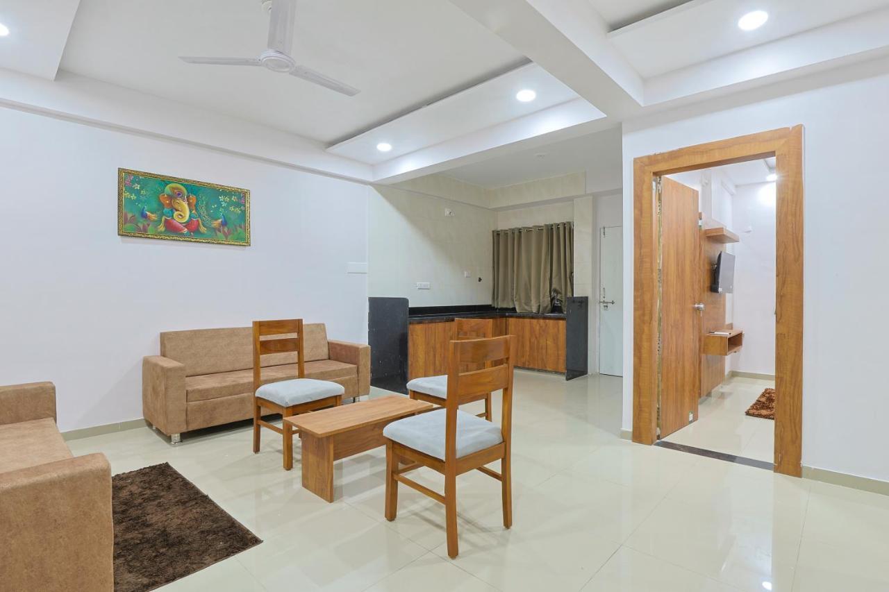 Hotel Monville Group Vadodara Ngoại thất bức ảnh