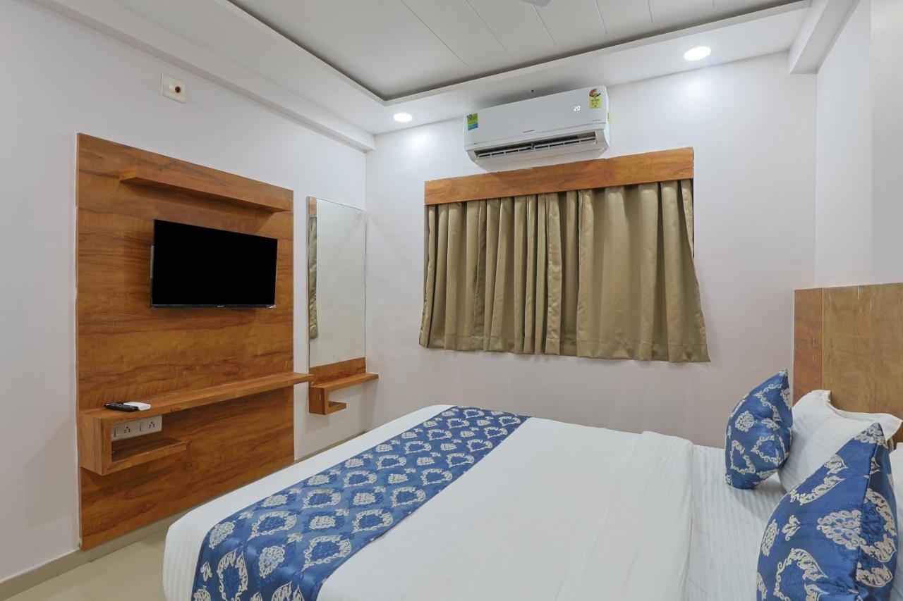 Hotel Monville Group Vadodara Ngoại thất bức ảnh