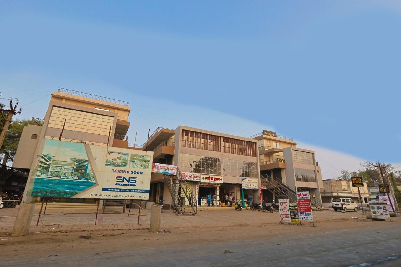 Hotel Monville Group Vadodara Ngoại thất bức ảnh