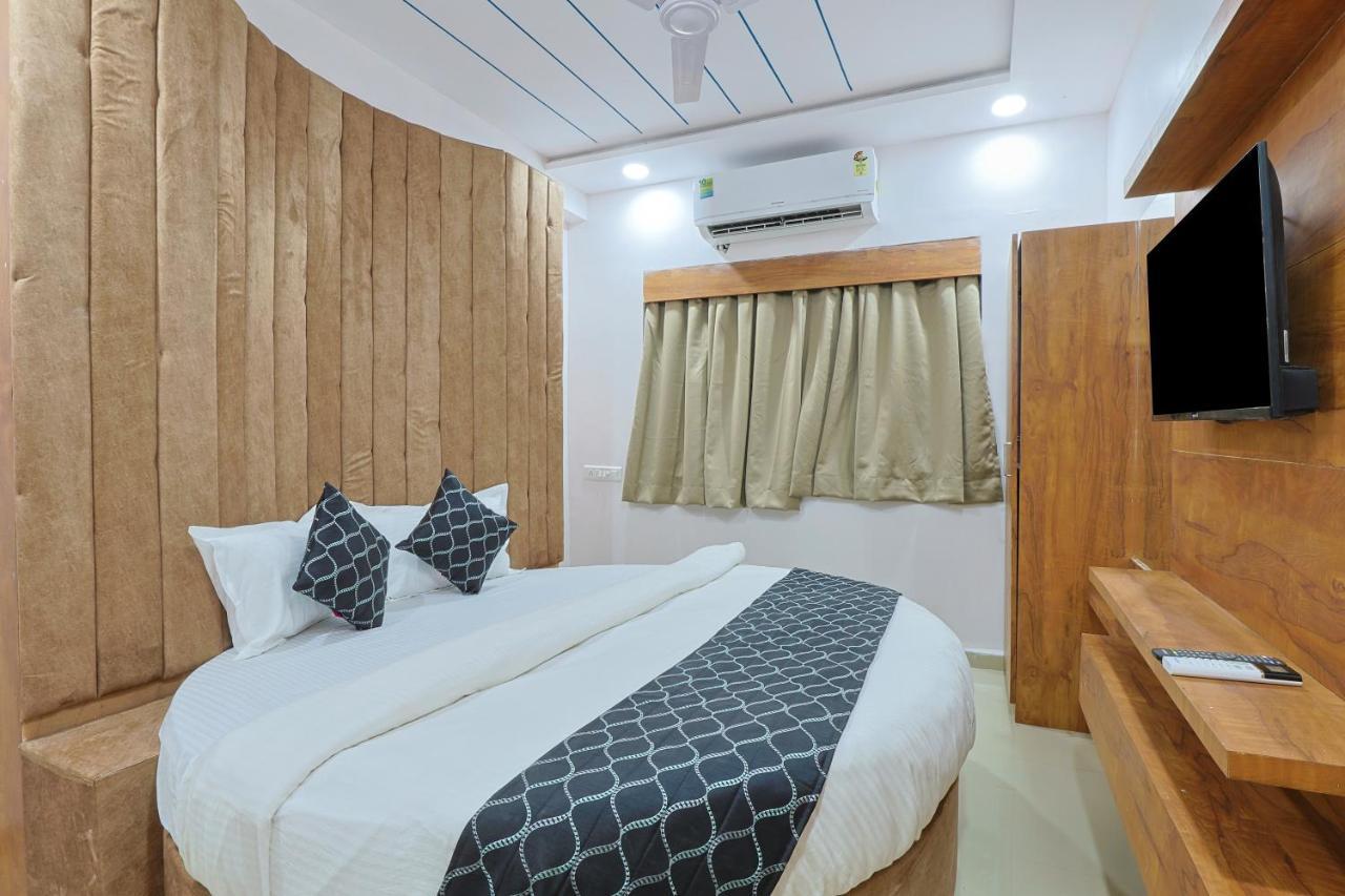 Hotel Monville Group Vadodara Ngoại thất bức ảnh