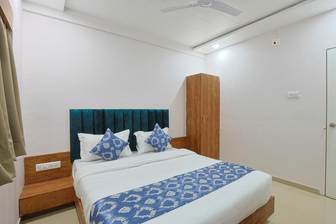 Hotel Monville Group Vadodara Ngoại thất bức ảnh