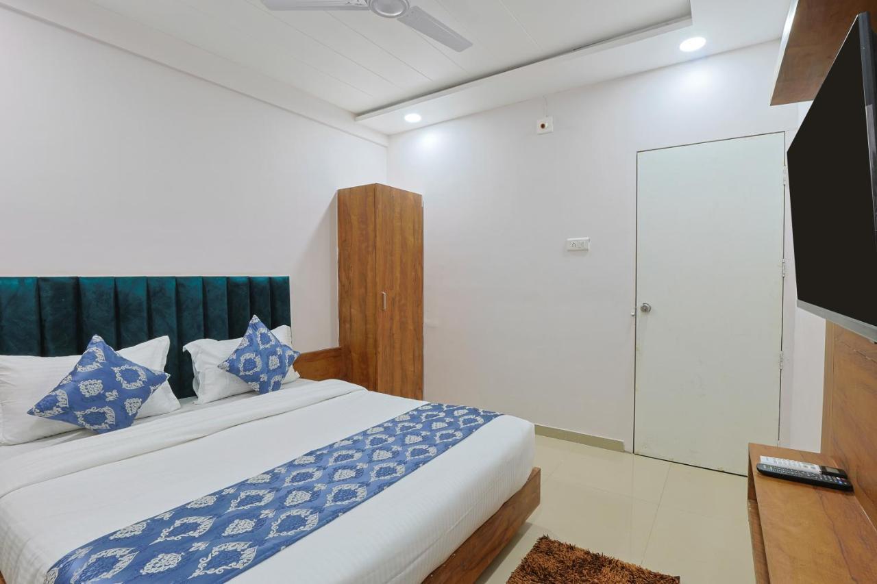 Hotel Monville Group Vadodara Ngoại thất bức ảnh