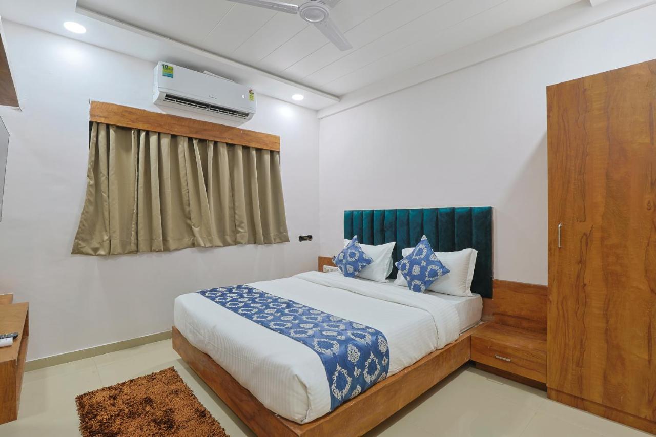 Hotel Monville Group Vadodara Ngoại thất bức ảnh