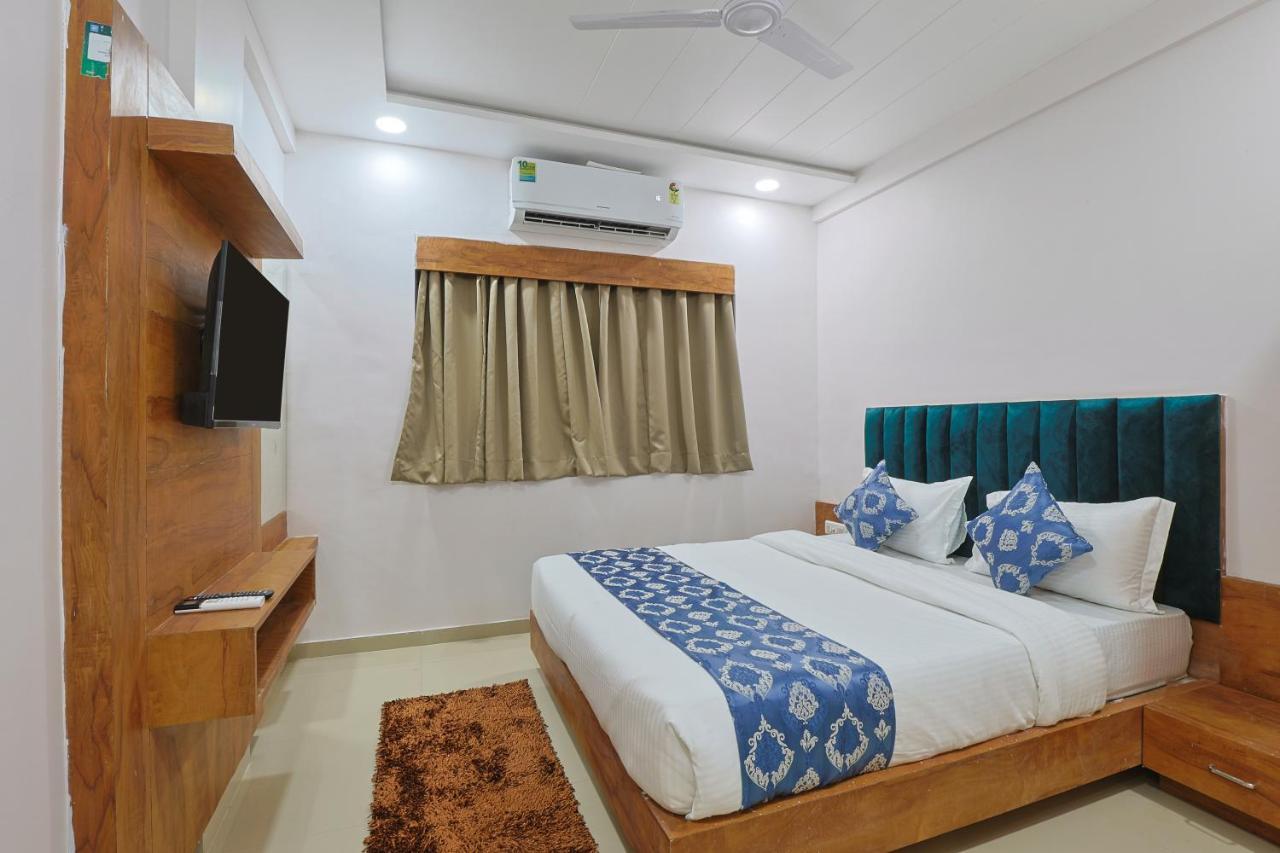 Hotel Monville Group Vadodara Ngoại thất bức ảnh