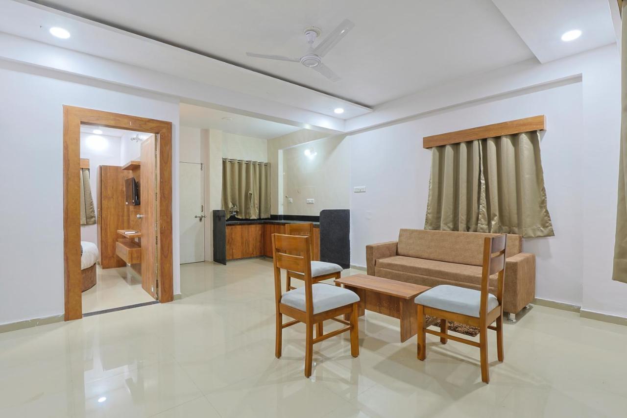 Hotel Monville Group Vadodara Ngoại thất bức ảnh