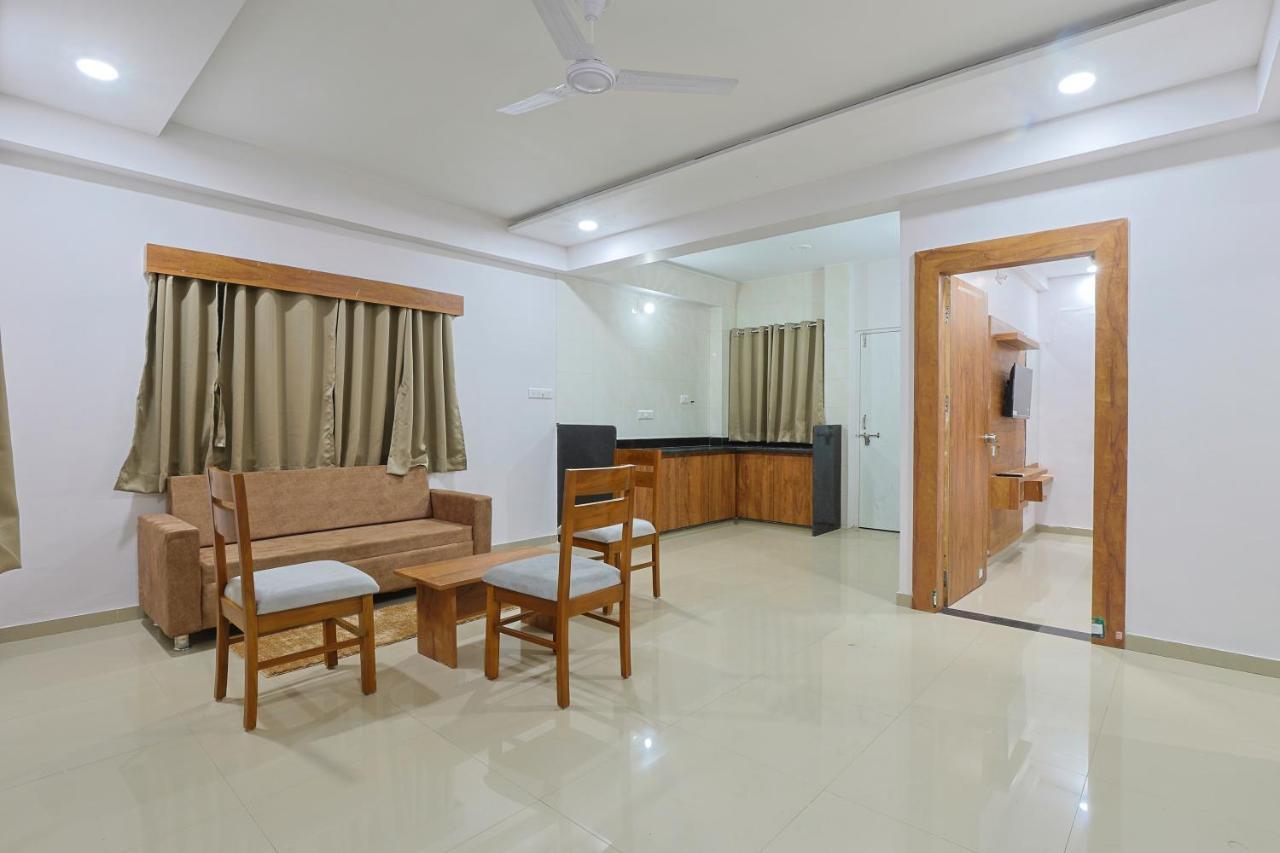 Hotel Monville Group Vadodara Ngoại thất bức ảnh