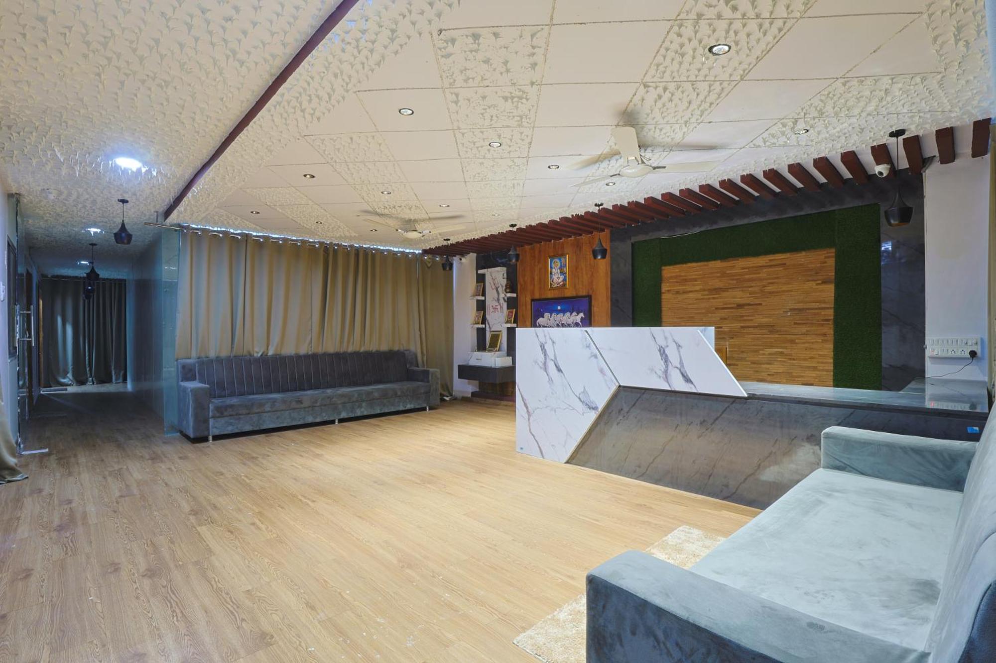 Hotel Monville Group Vadodara Ngoại thất bức ảnh