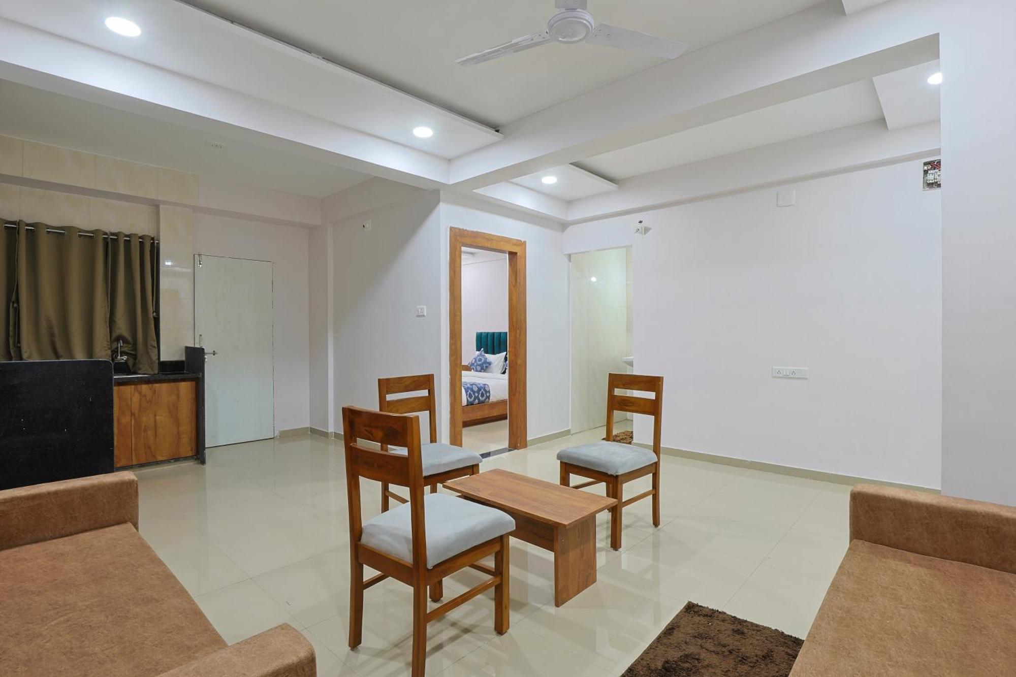 Hotel Monville Group Vadodara Ngoại thất bức ảnh